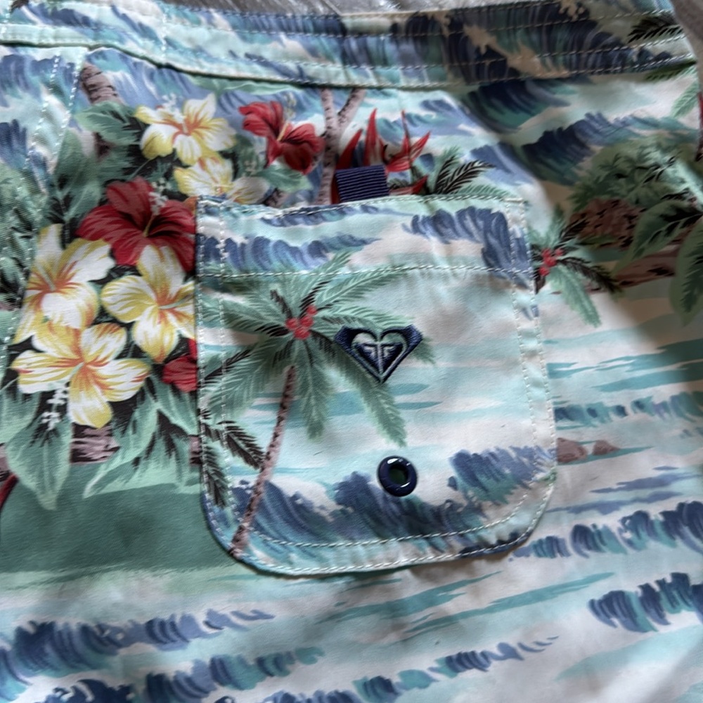 Roxy Board Shorts - Picture 3 of 4